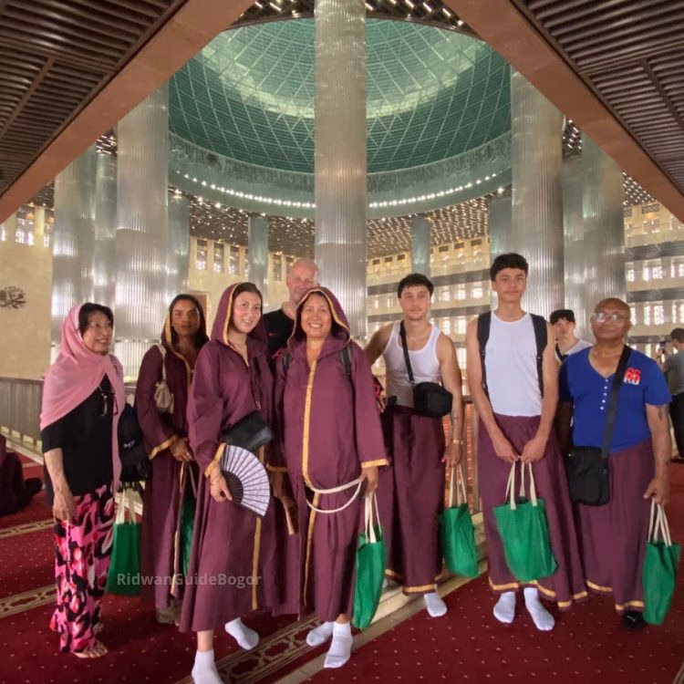 Java Overland Tour Family Moment 6