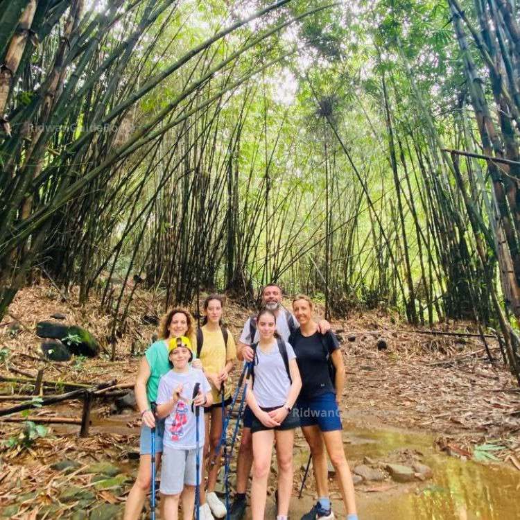 Java Overland Tour Family Moment 12