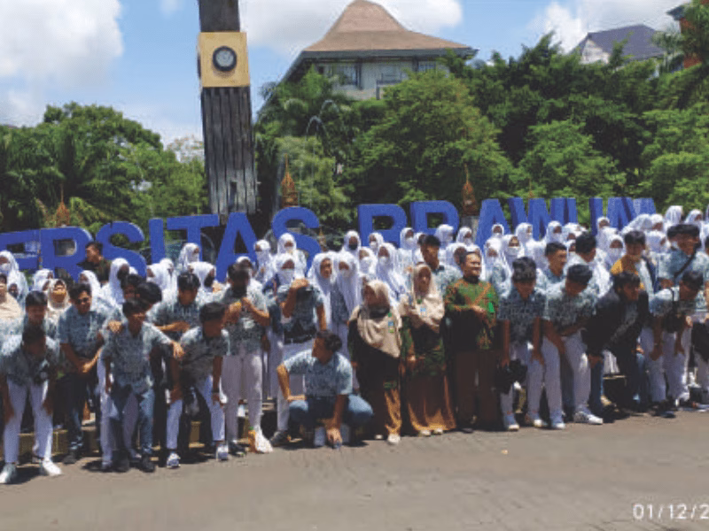Educational Trip Group Photo 6